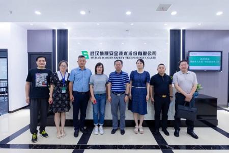 要闻 | 荆州市人社局、养老保险服务中心领导一行莅临博晟安全指导工作
