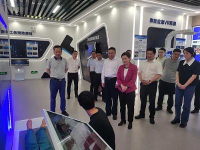 湖北省人社厅党组书记、厅长刘艳红一行莅临荆州市工伤预防警示教育基地参观调研